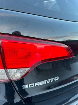14 15 KIA SORENTO Tail Light Lamp Driver Left