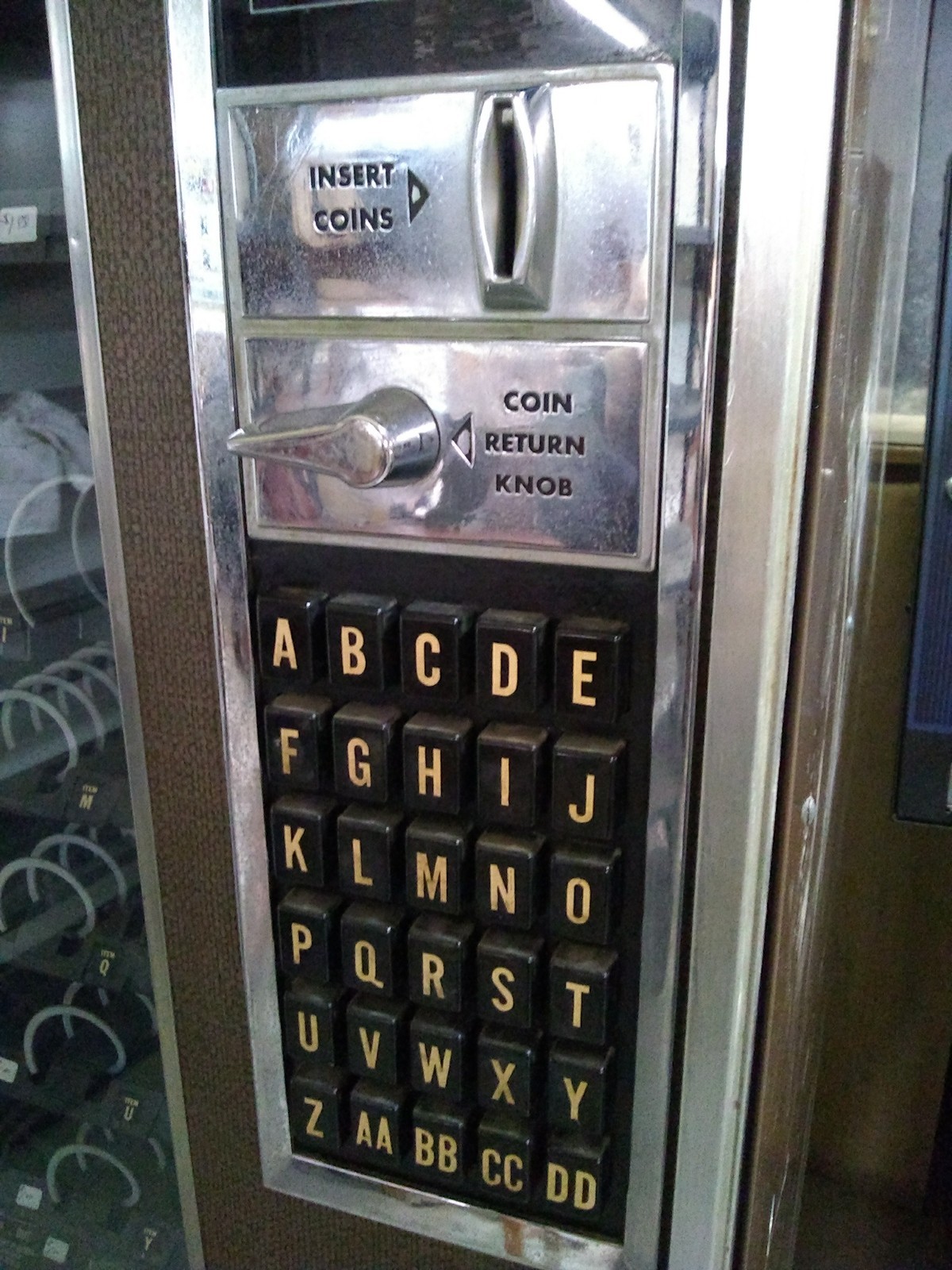 national venders  crown seventy two 141 showcase merchandiser 30 selection