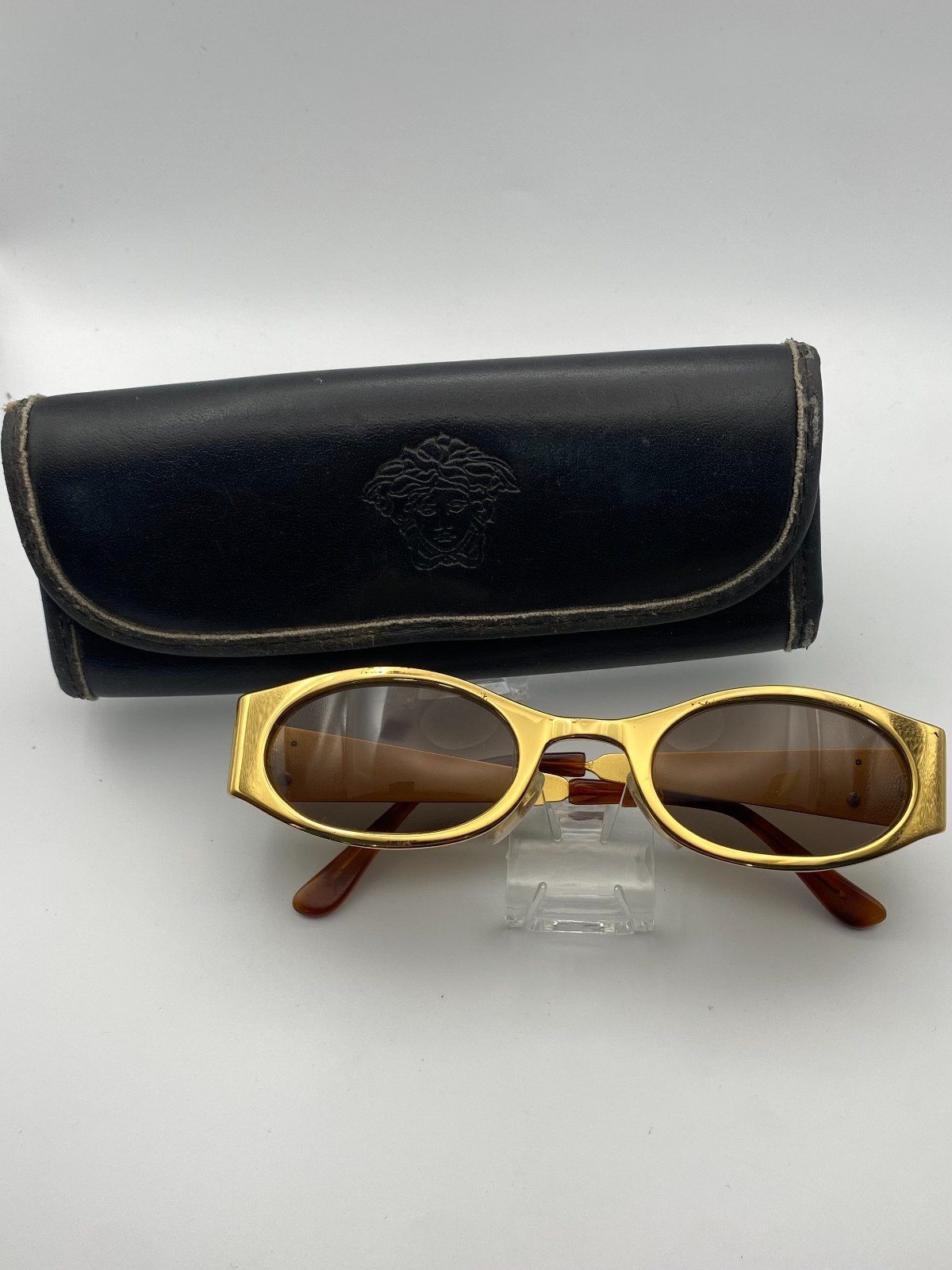 美品　VERSACE キャットアイ サングラス グレカ ストラス キャットアイ サングラス ブラック,ゴールド