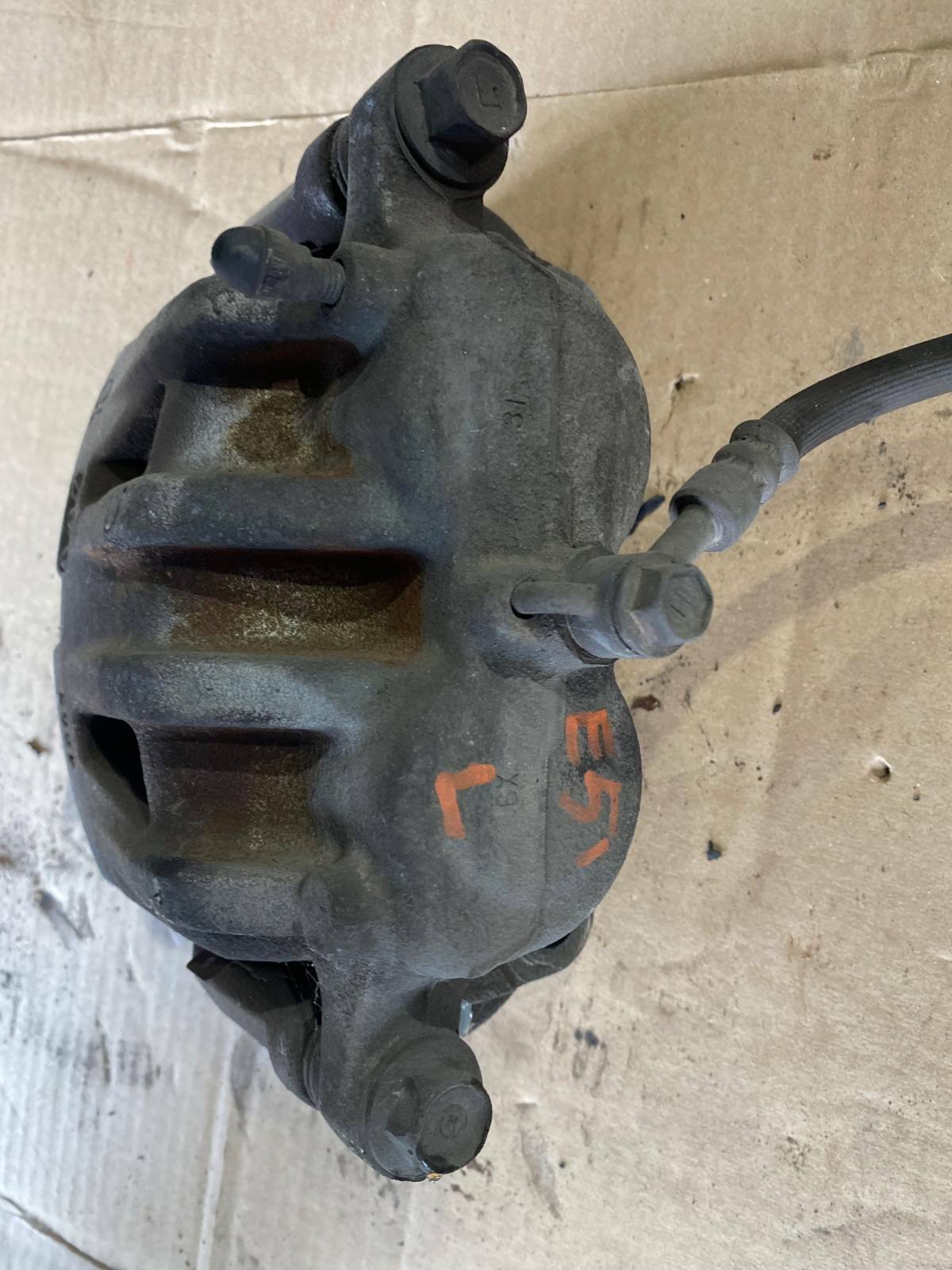 Nissan Elgrand E51 front driver side brake calipper - thumbnail 3