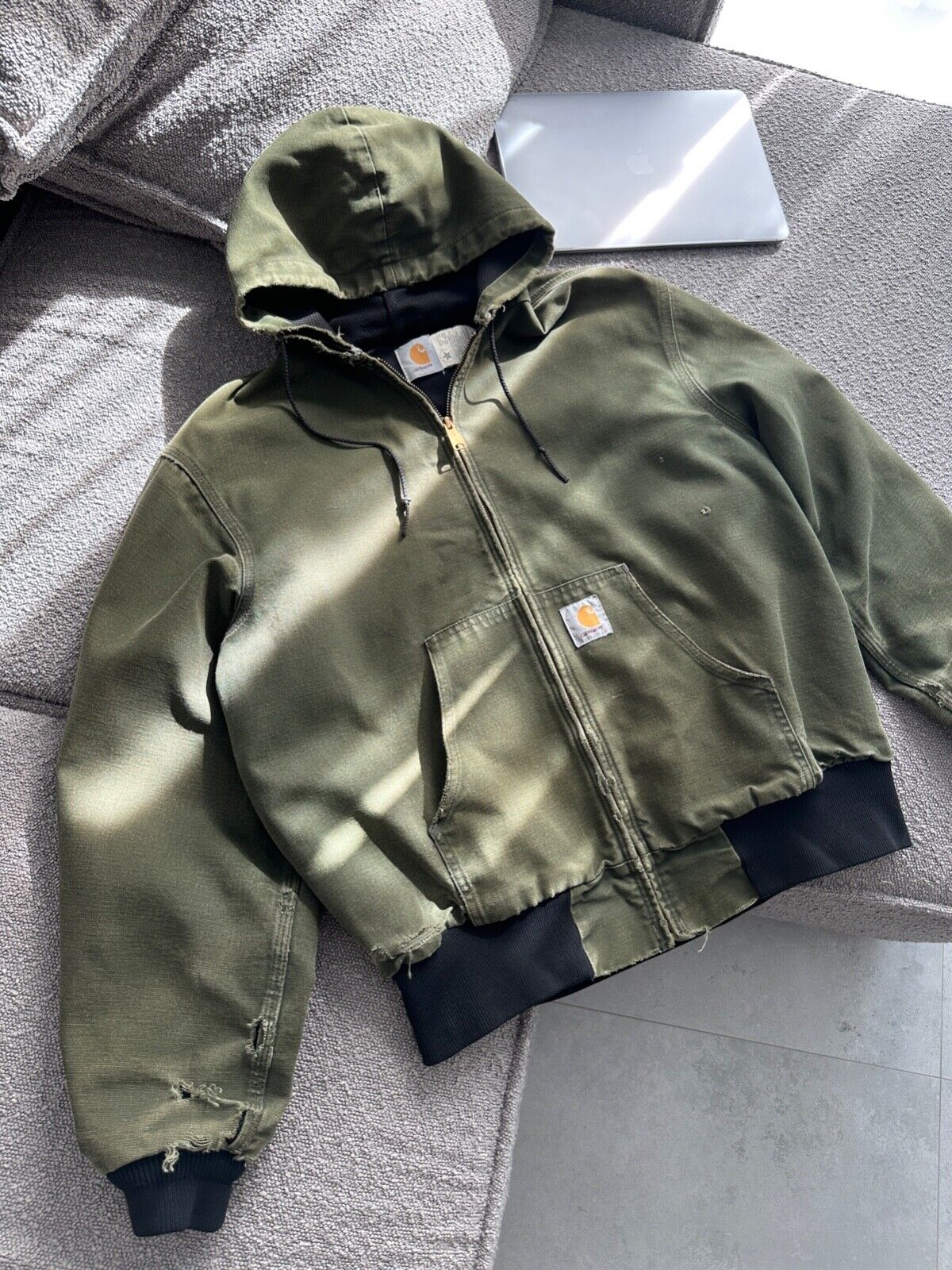Men's Vintage 90s CARHARTT Distressed Hooded Jacket JR104 Men's Vintage 90s CARHARTT Distressed Hooded Jacket JR104