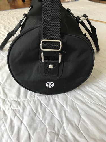 EUC Lululemon Athletica Black Duffel Gym Yoga Bag