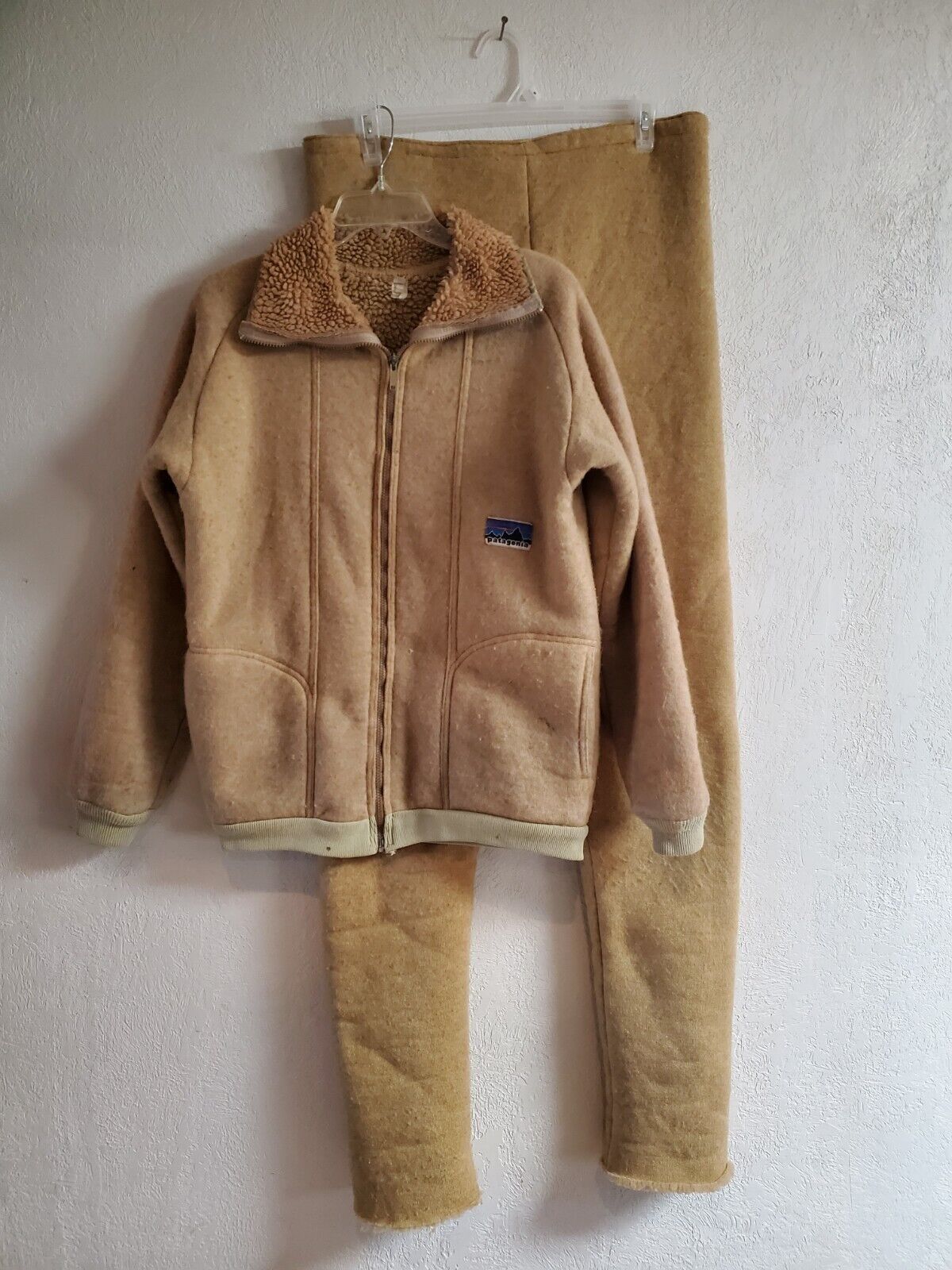 RARE VINTAGE 70s PATAGONIA WHITE TAG TAN FULL ZIP UP PILE RARE VINTAGE 70s PATAGONIA WHITE TAG TAN FULL ZIP UP PILE