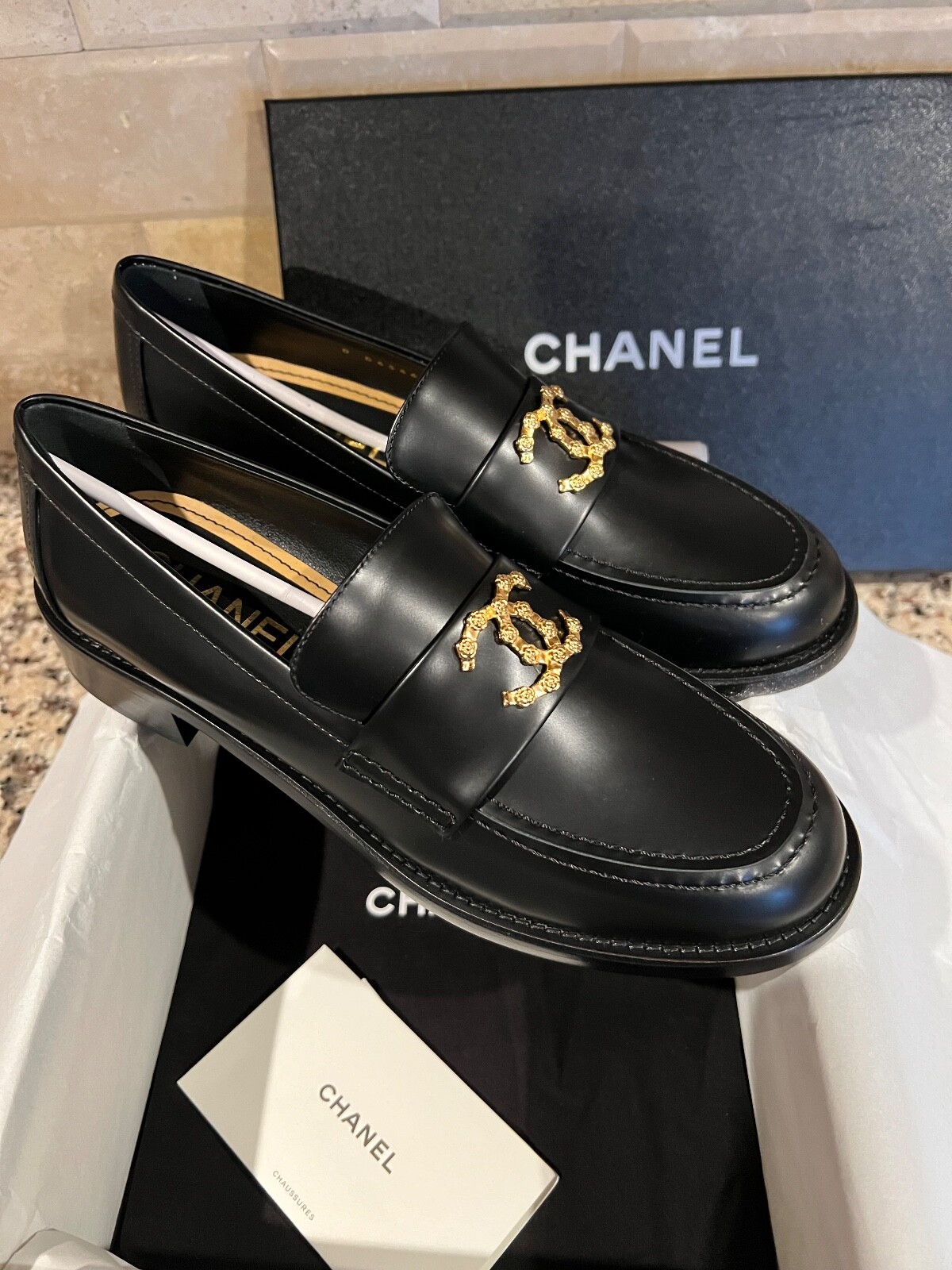 CHANEL シャネル CC ローファー Jennie ローファー - ラムスキン、アイボリー — ファッション | CHANEL