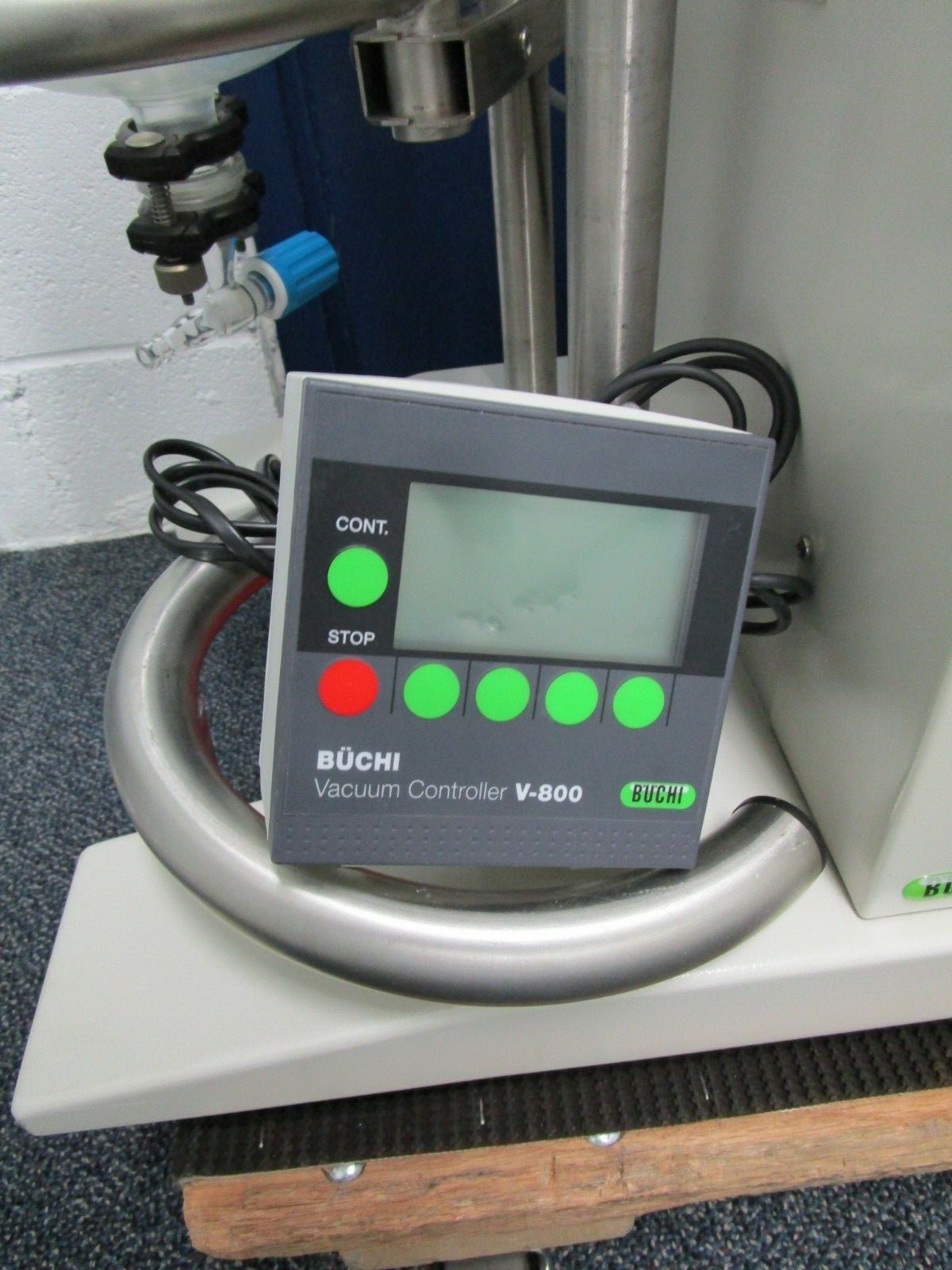 Buchi R-220 Rotovap Rotary Evaporator With Vacuum V-800