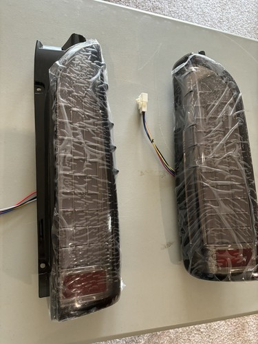 Yosoo LED Tail Light Assembly for Hiace 200 Commuter Van 2005-2017 One Pair