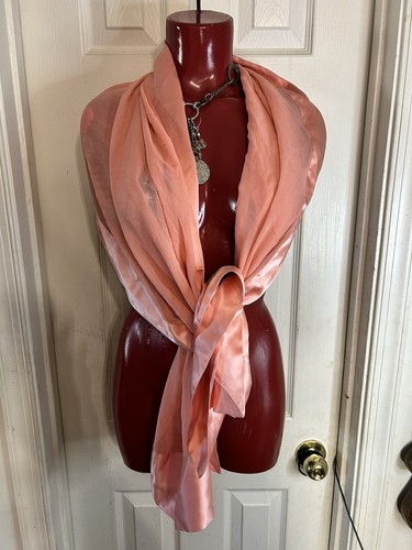 VTG $99 BLOOMINGDALES FOR LINDA HUTTON RECTANGULAR SCARF