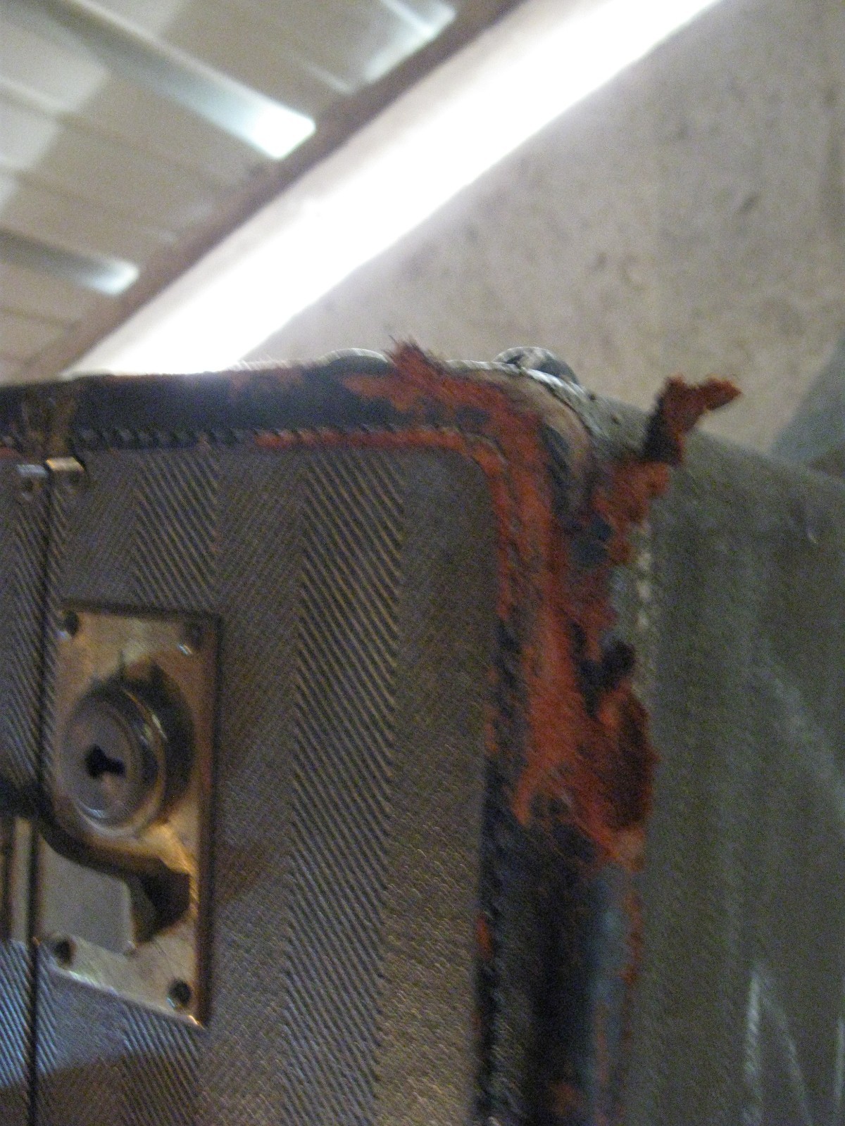 Vintage Antique Trunk/Suitcase 29