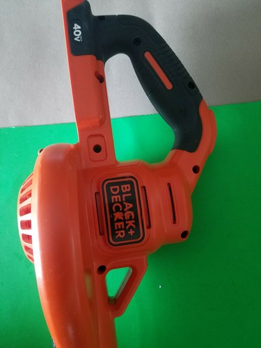 BlACK AND DECKER  LSW40 40V MAX CORDLESS BLOWER W/ BATTERY AND CHARGER