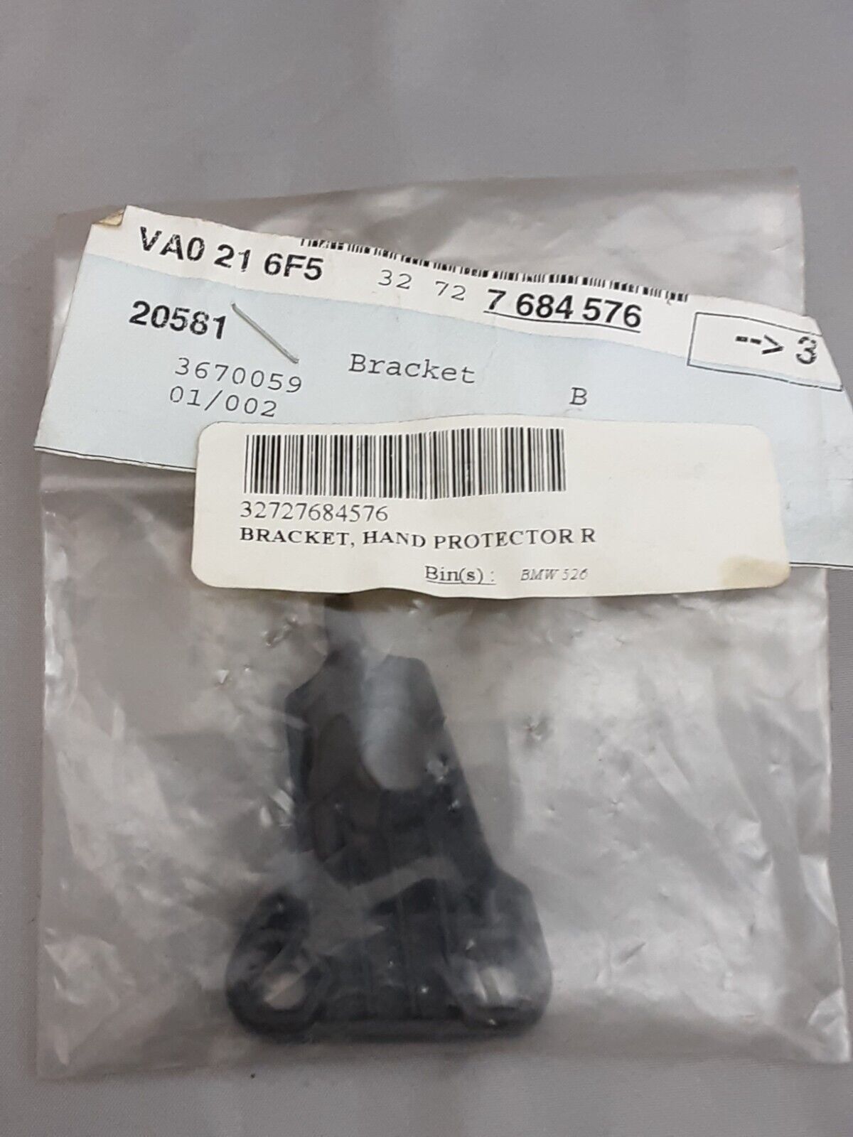 NEW GENUINE BMW 32727684576 BRACKET, HAND PROTECTOR RIGHT NEW GENUINE BMW 32727684576 BRACKET, HAND PROTECTOR RIGHT