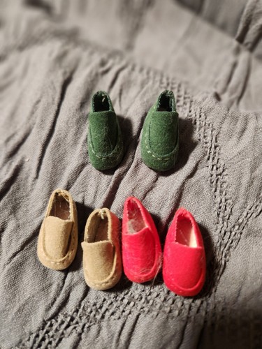 Tiny velvet doll shoes 85