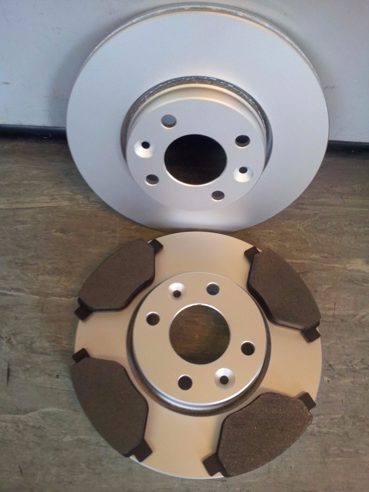 MK2 RENAULT MEGANE 1.4 FRONT BRAKE DISCS & PADS 20012008 NEW COATED