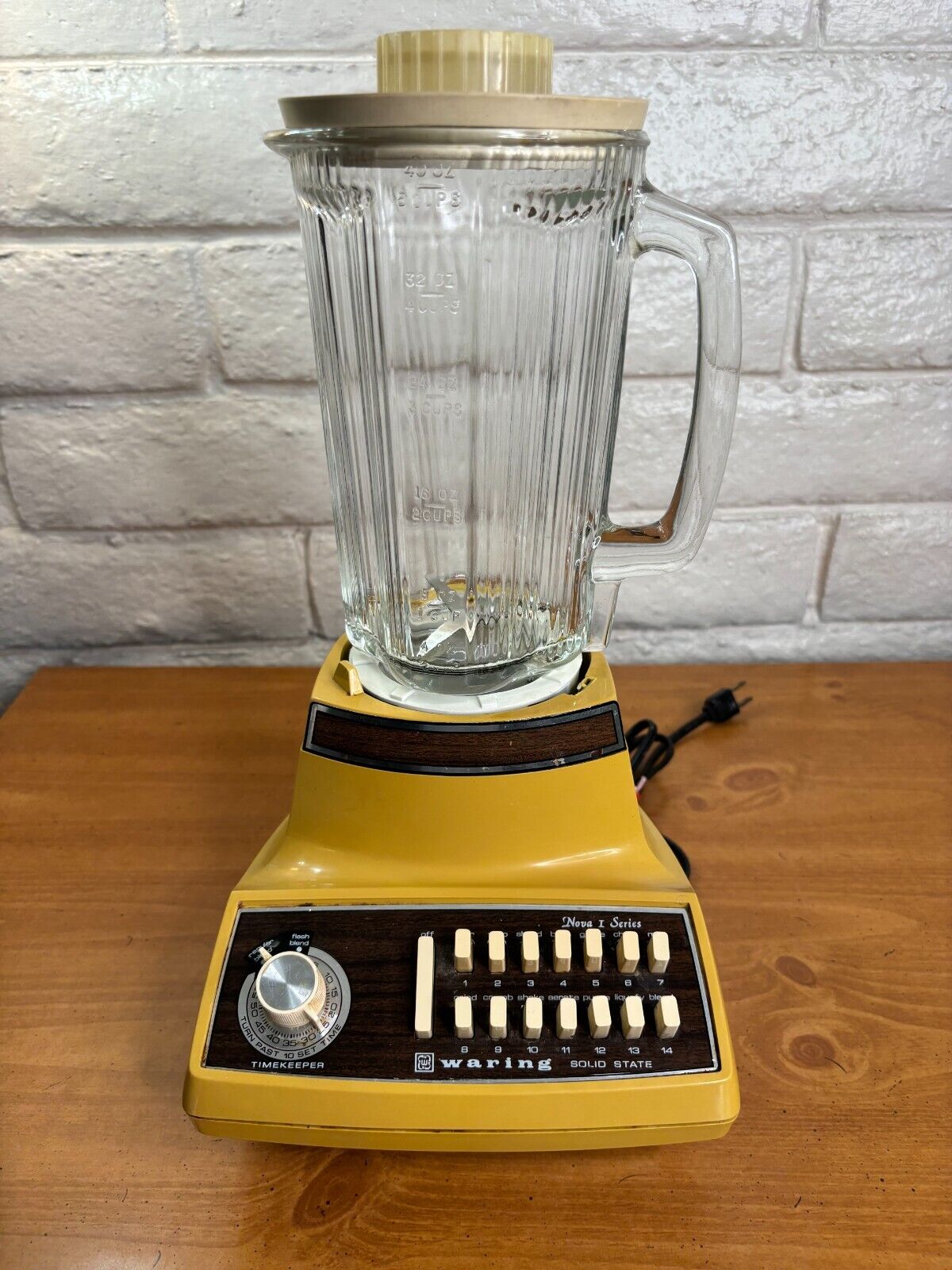 Vintage Waring Blender Nova 1 Series 14 Speeds -- Yellow Vintage Waring Blender Nova 1 Series 14 Speeds -- Yellow