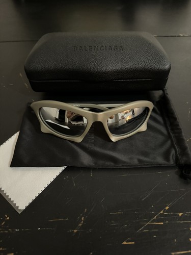 BALENCIAGA BAT 元ネタ品 Balenciaga Balenciaga Bat Sunglasses grey | Grailed