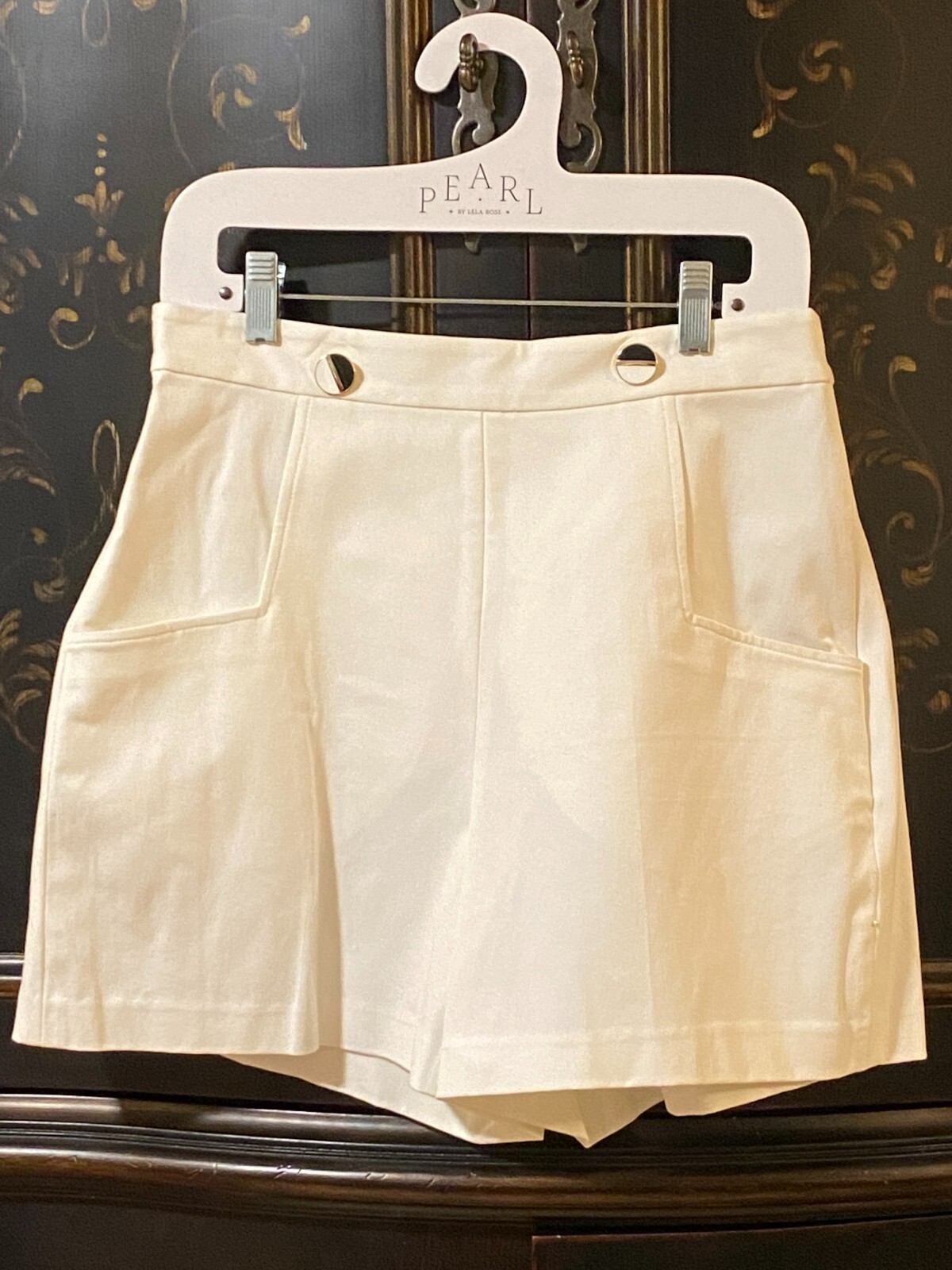 $265 Pearl by Lela Rose | Stretch Cotton Shorts | White | 6