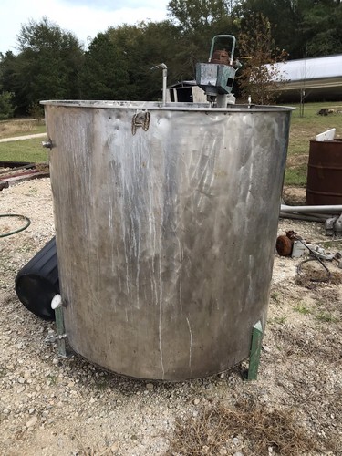 350 GALLON STAINLESS STEEL OPEN TOP MIXING TANK W OLD PNEUMATIC MIXER DISH BOTTO