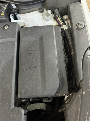 13 14 15 CHEVY VOLT Engine Fuse Relay Box