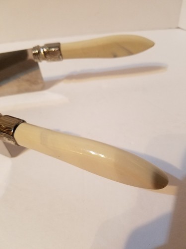 Bistro Kake-Kut'r V Shaped Cake Pie Cutter Wedding Party Server Kitchen White