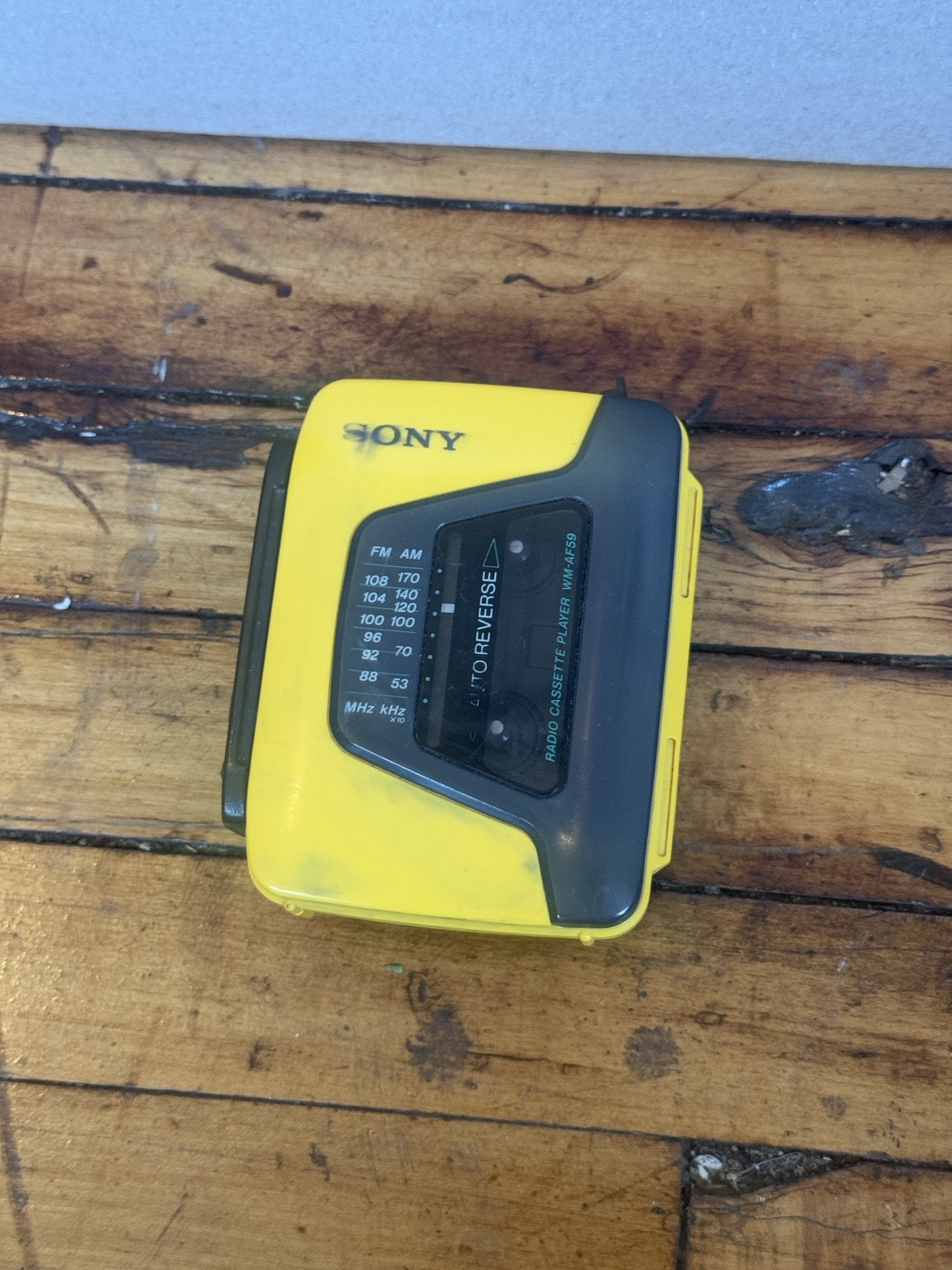Sony Walkman Sports WM-AF59 Cassette Player Powers On Radio