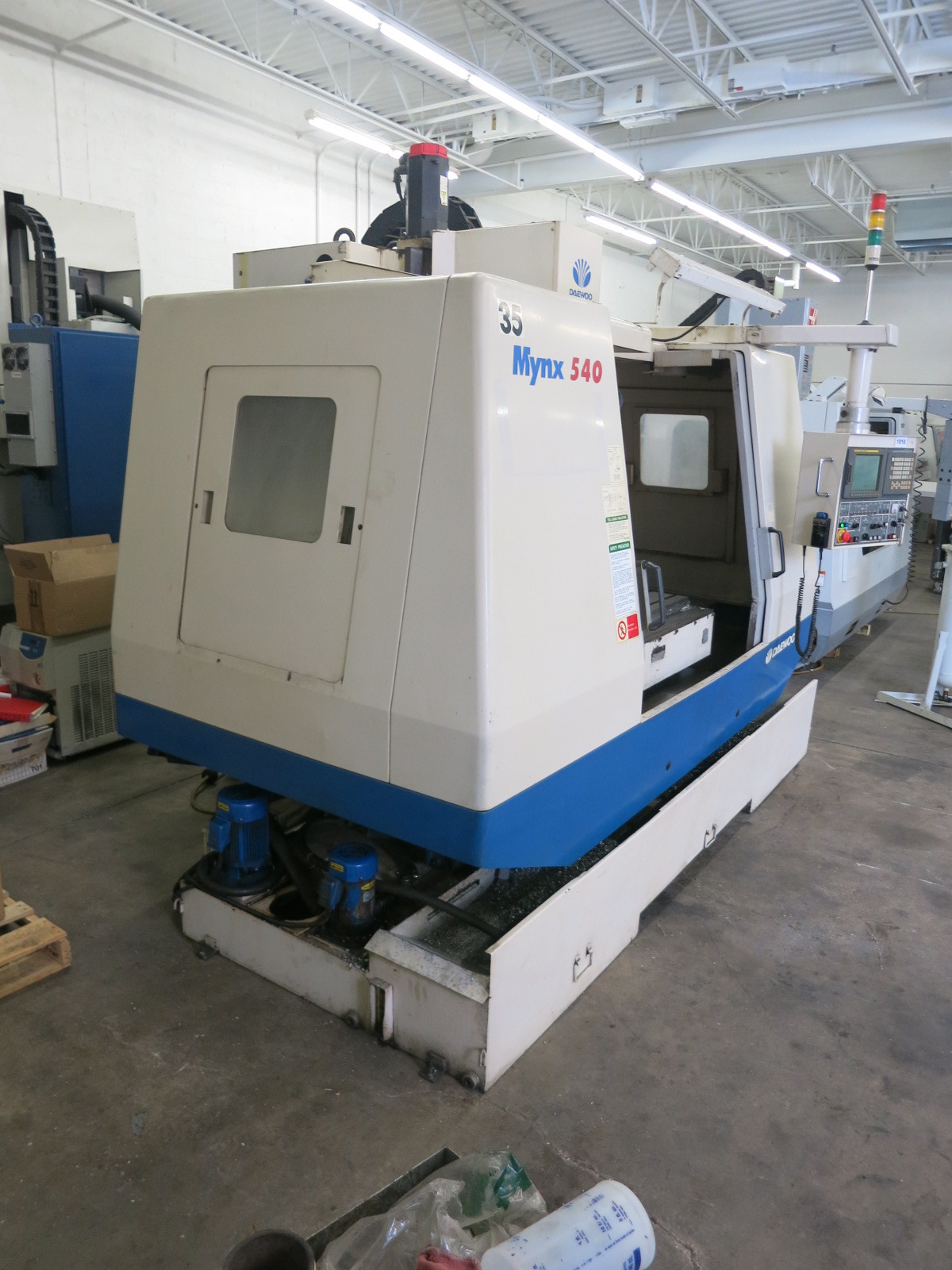 Daewoo Mynx 540 CNC Vertical Machining Center, 40 Taper, Fanuc 21iM CNC Control
