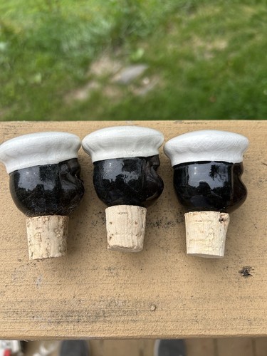 3 GLASS BOTTLE STOPPERS