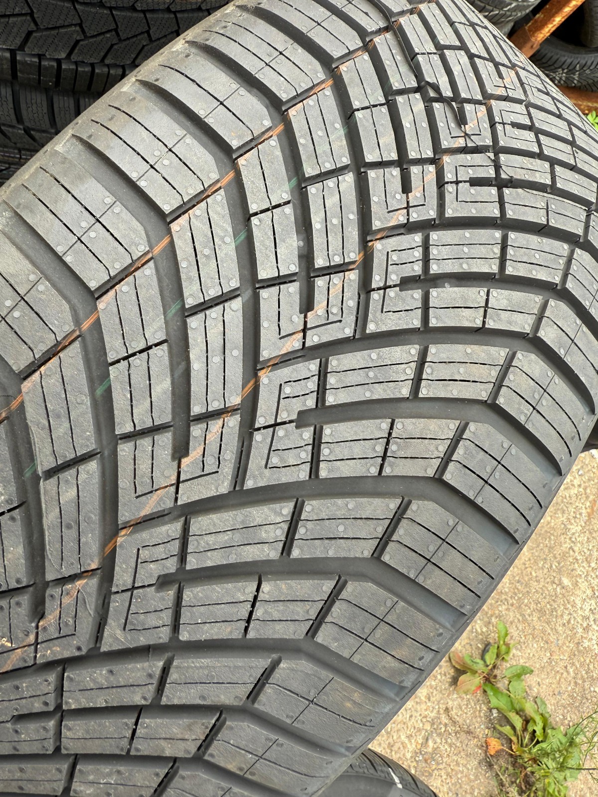 New 255 40 21 Continental, All Season XL EV 102T x1 Single Tyre (F1_tyres) YD130