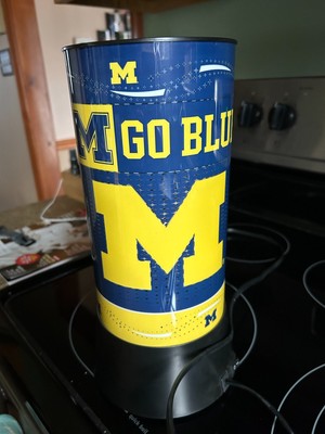 Michigan Plug in light that rotates around in a circle