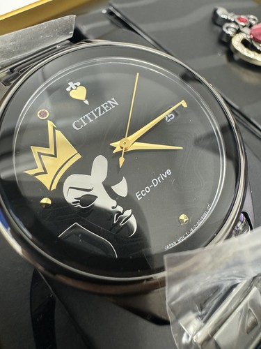 Pre-owned Citizen Eco-drive Disney Villain Evil Queen Crystal Watch And Pin Fe6107-68w