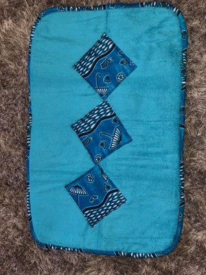 Blue parapluie bath mat