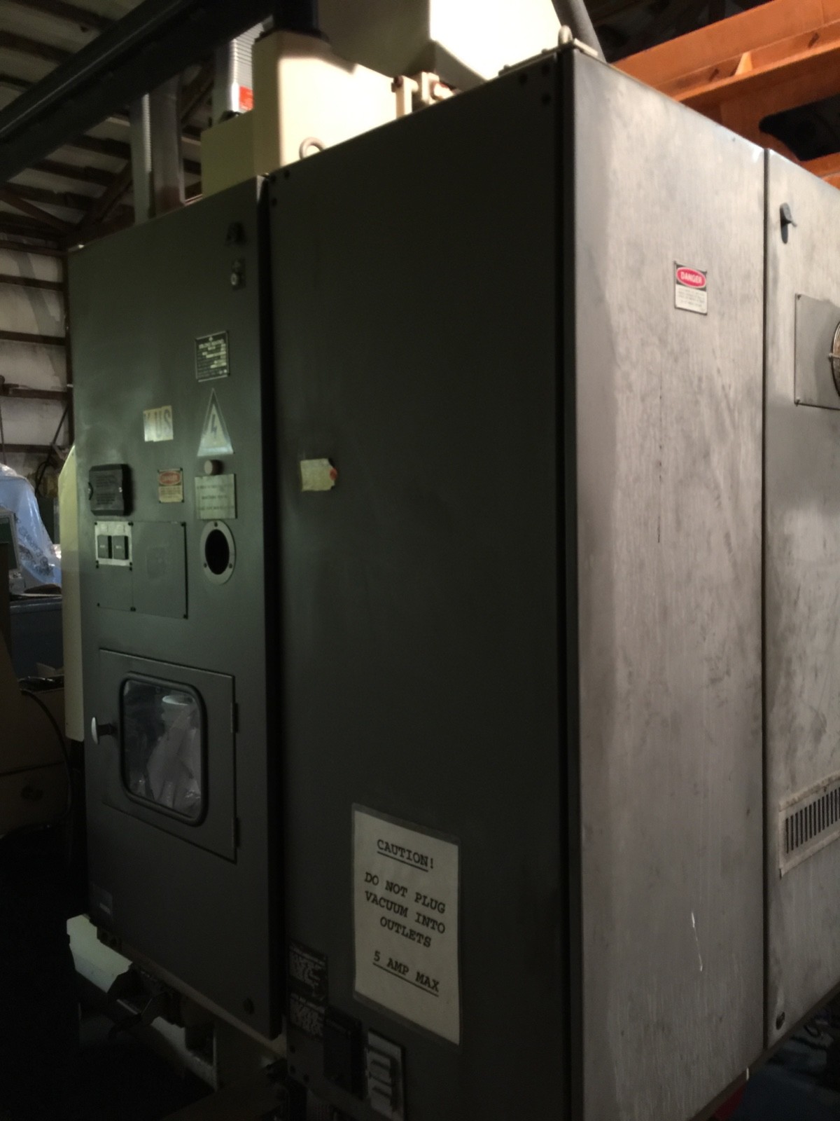 Makino FNC 106 CNC Machining Center