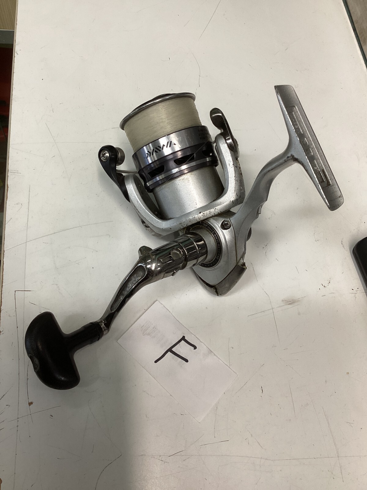 Daiwa Laguna 2500 5Bi Fishing Spinning Reel Line Holder