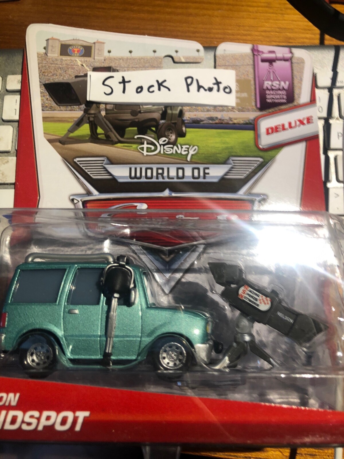ミニカー Disney Cars NELSON BLINDSPOT Deluxe Nelson Blindspot RSN Racing Sports Network 5/8 Disney