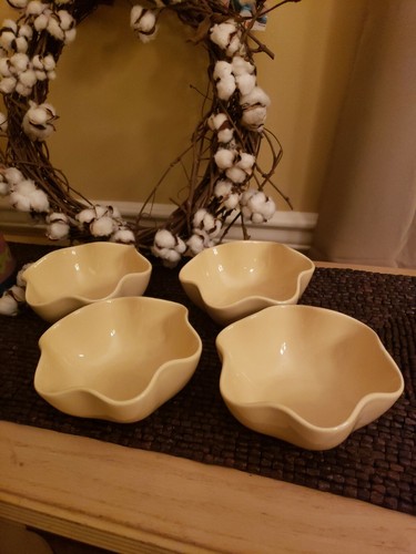 4 Gail Pittman Southern Living Hospitality Butter Yellow Scalloped Cereal Bowls