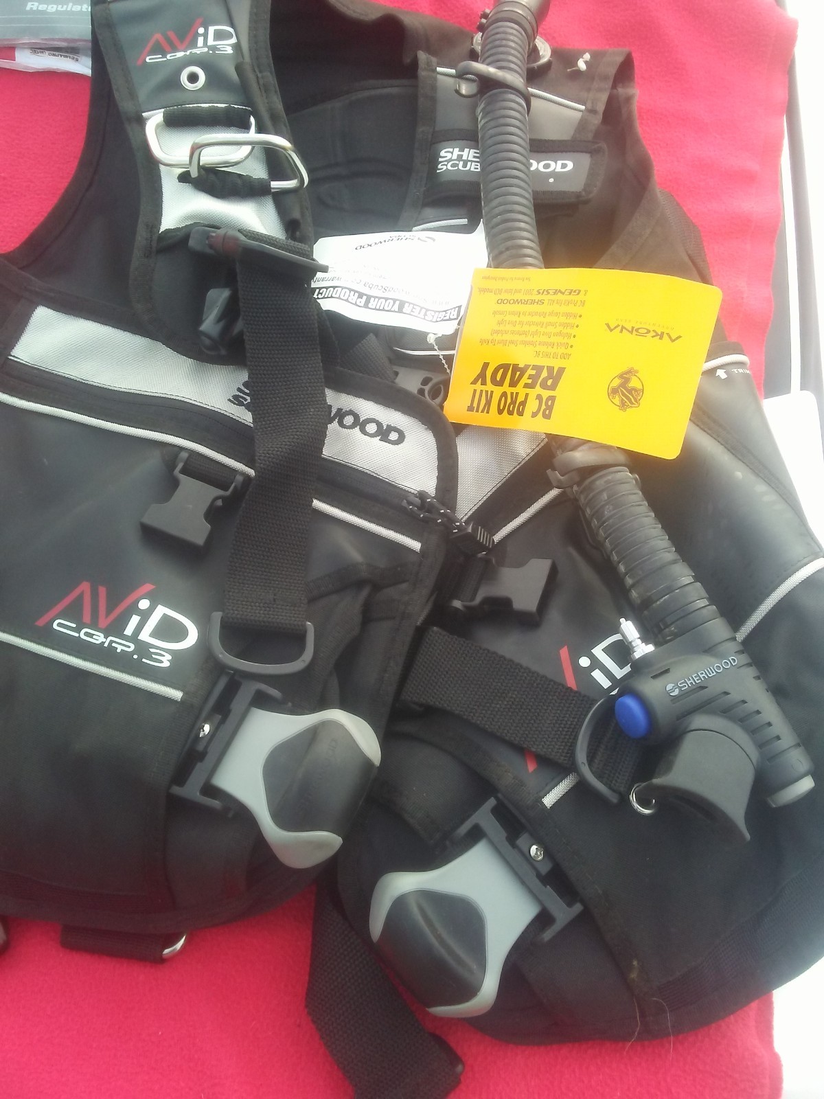 New Sherwood Scuba AVID CQR3 Integrated BCD Size Large with accessories