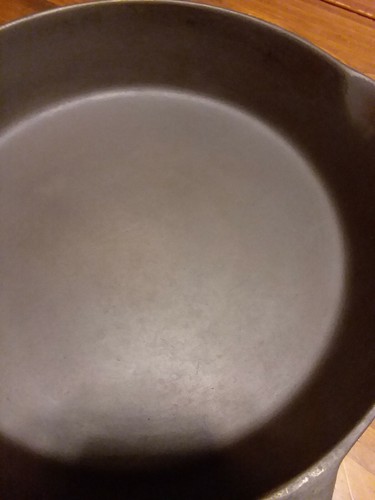 Chf hammered 87x cast iron Skillet