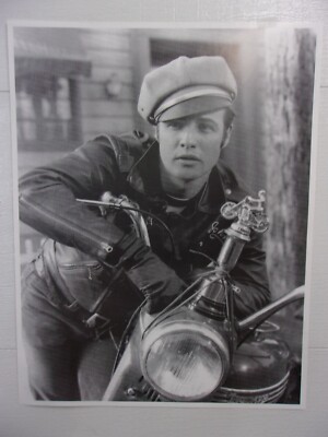 THE WILD ONES MARLIN BRANDO CLOSE UP ..BIKE,TROPHY AND THE MAN
