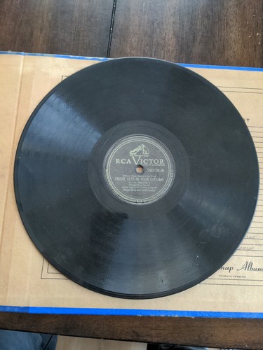 Victor 26329 78 record Wayne King Wonder Who's Kissing / SMoke in your Eyes