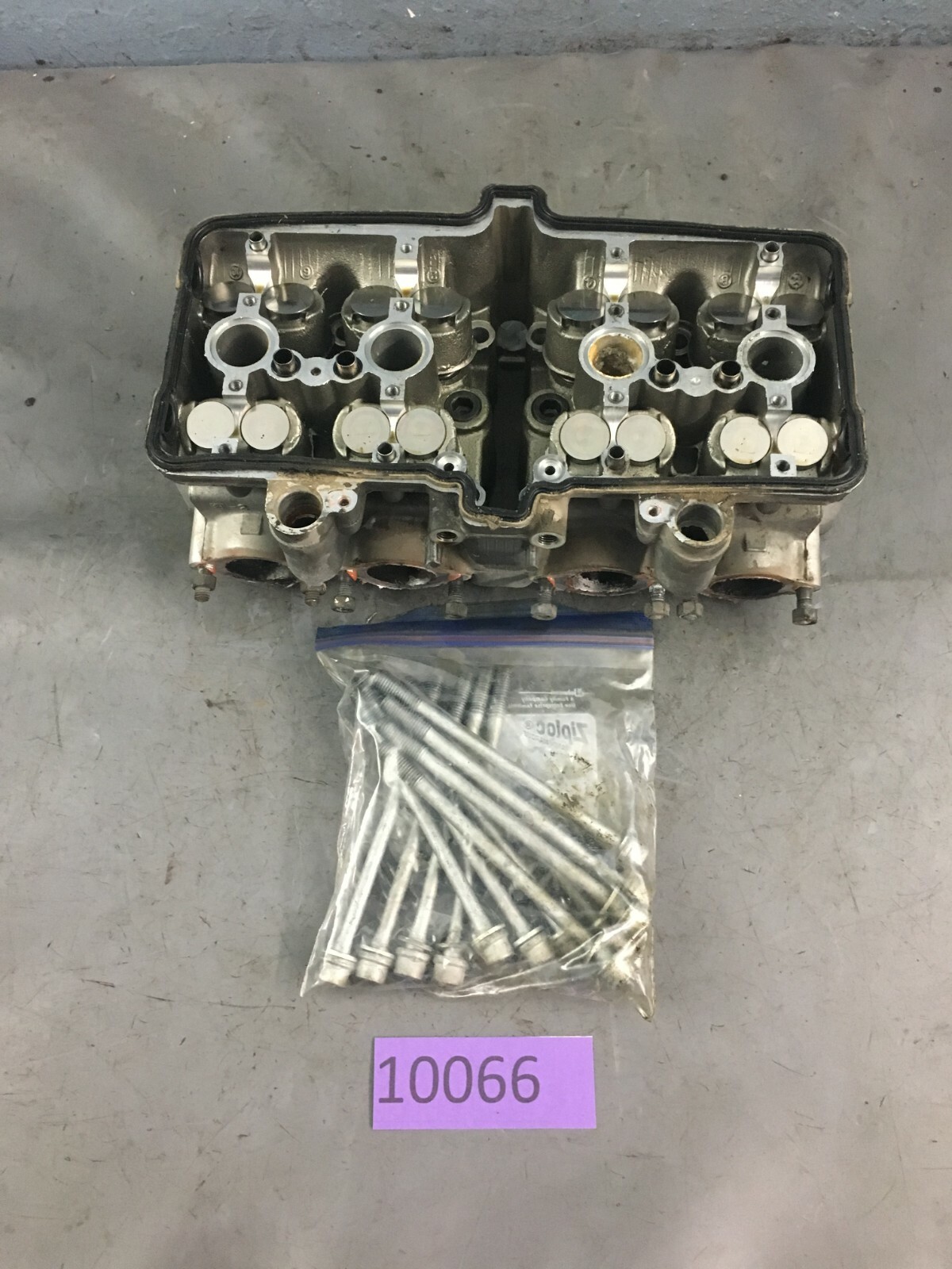 ぷゅ 1990-1993 Kawasaki ZX600D ZX6D engine cylinder head valves