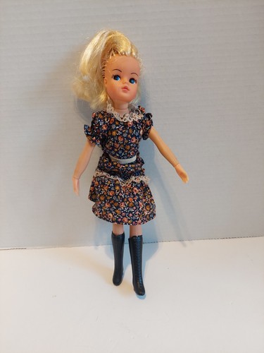 Pedigree Sindy Doll 2 GEN 1077 033055X Floral Dress | eBay
