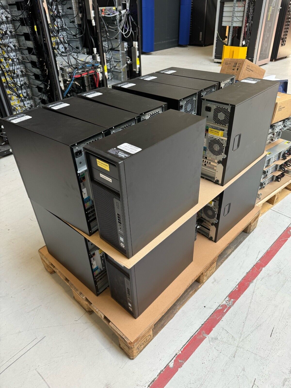 HP Z240 Workstation Xeon E3-1225 v5 3,3 GHz 4 core - L8T12AV HP Z240 Workstation Xeon E3-1225 v5 3,3 GHz 4 core - L8T12AV