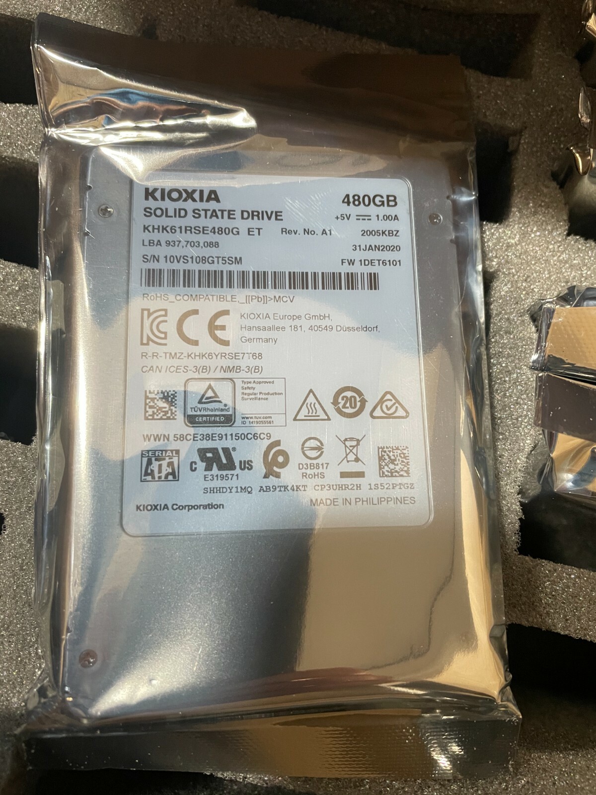Toshiba Xioxia KHK61RSE480G HK6-R 480GB SATA 6Gb/s TLC 2.5 Toshiba Xioxia KHK61RSE480G HK6-R 480GB SATA 6Gb/s TLC 2.5