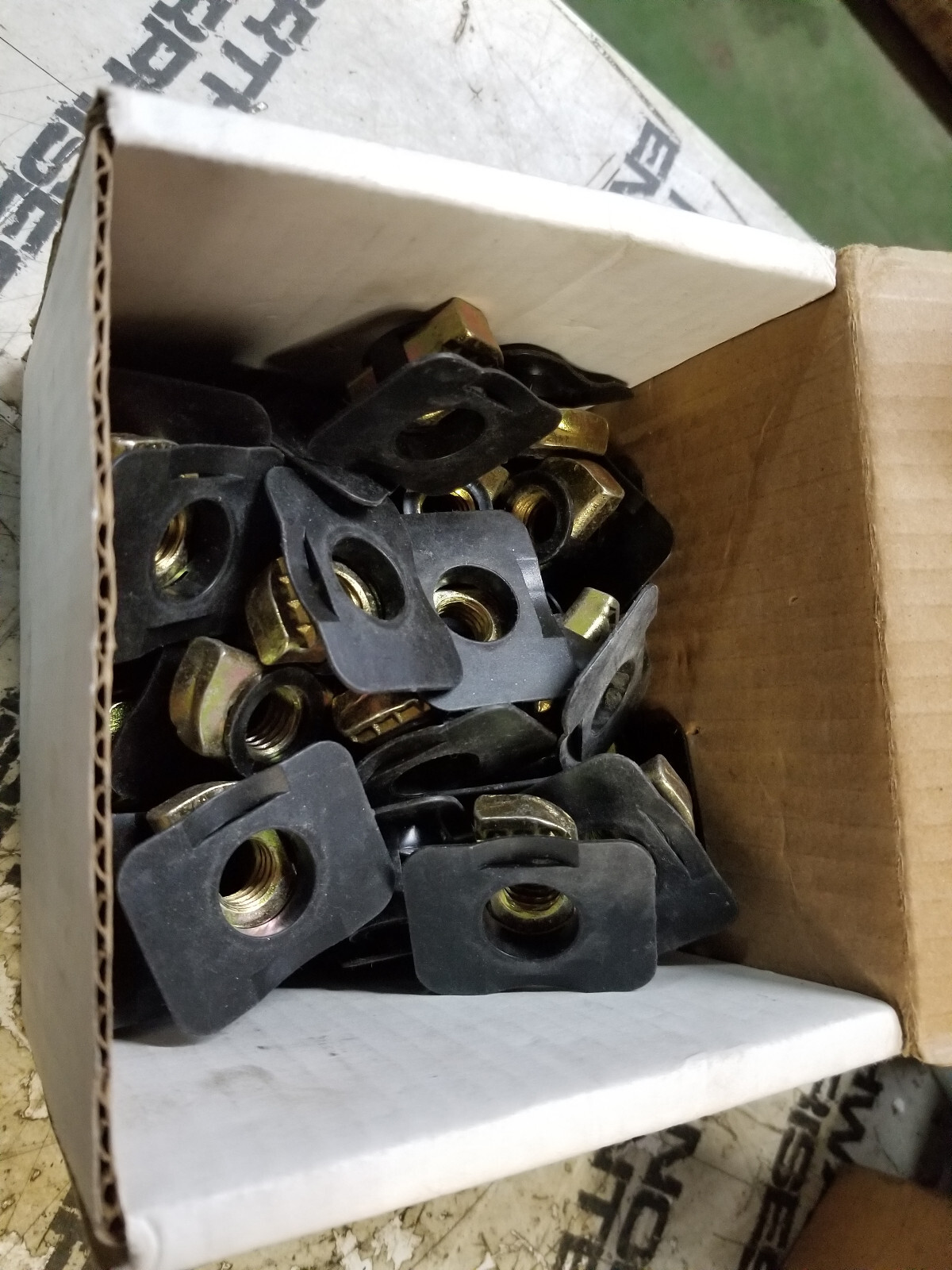 BOX OF 36PC AUSTRUT 1/2