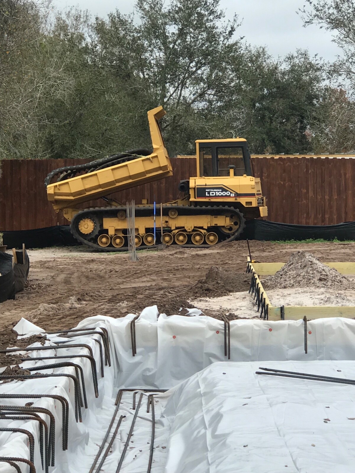 off road tracked dump truck 1996 Mitsubishi LD1000