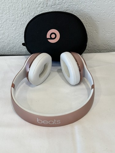 【美品】Beats Solo ワイヤレスヘッドフォン A1796 ローズゴールド 美品】Beats Solo ワイヤレスヘッドフォン A1796 ローズゴールド