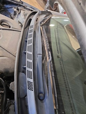 Used Right Wiper Arm fits: HYUNDAI ELANTRA 11 12 13 14 15 16