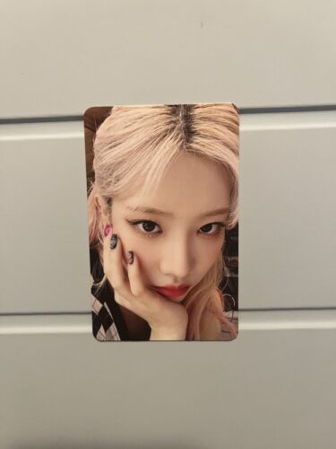 Loona Kim Lip Photocard Wonderwall Content Package