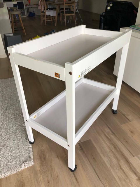 king parrot change table