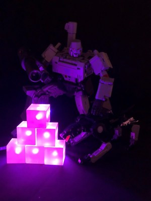 Light Up MP Scale Energon Cubes for Masterpiece and G1