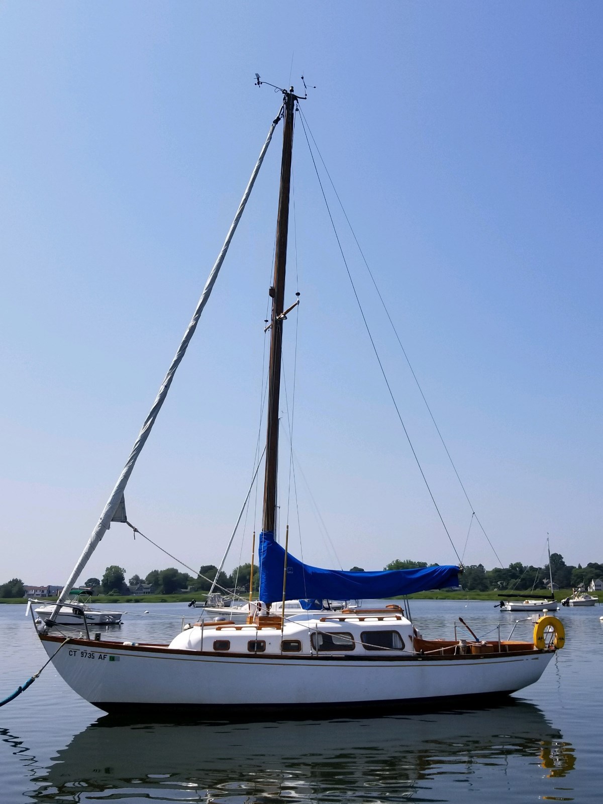 1973 28' TITAN W/ VOLVO PENTA 10HP DIESEL ENGINE (CT MERR 73)