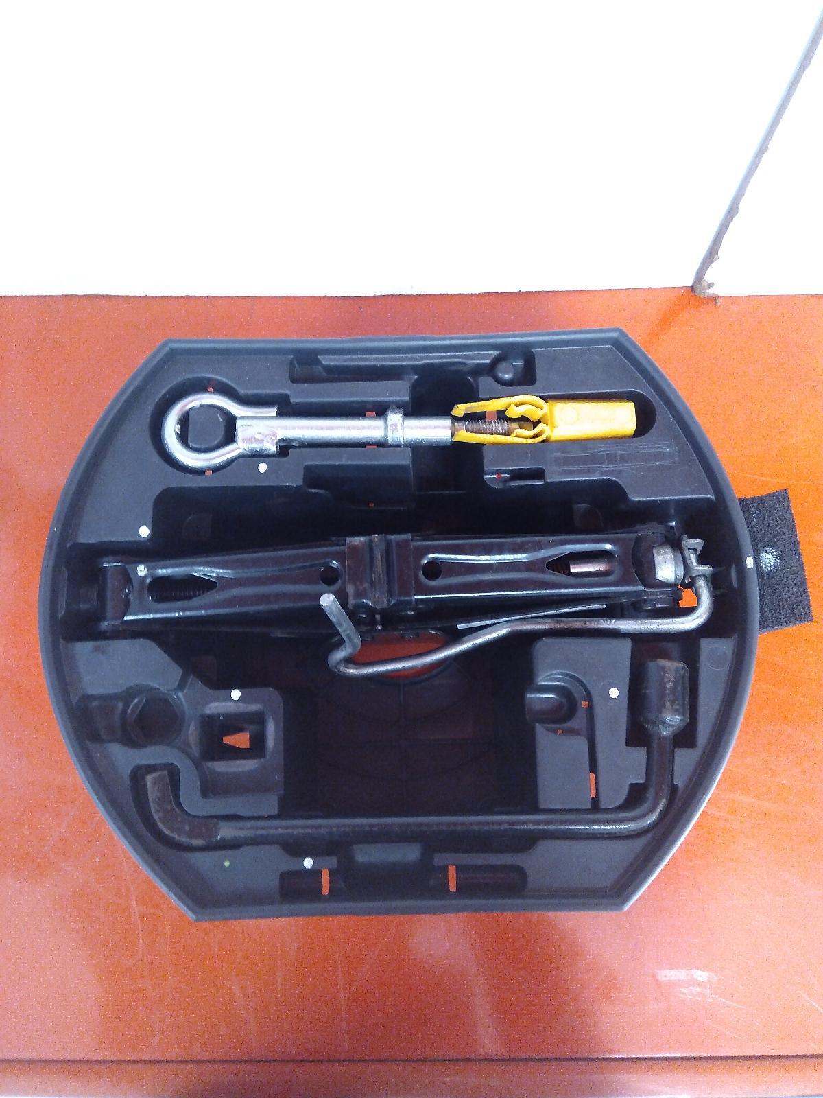 2007 Peugeot 307 JACK/TOOL KIT T6 10/05-12/09 image 4